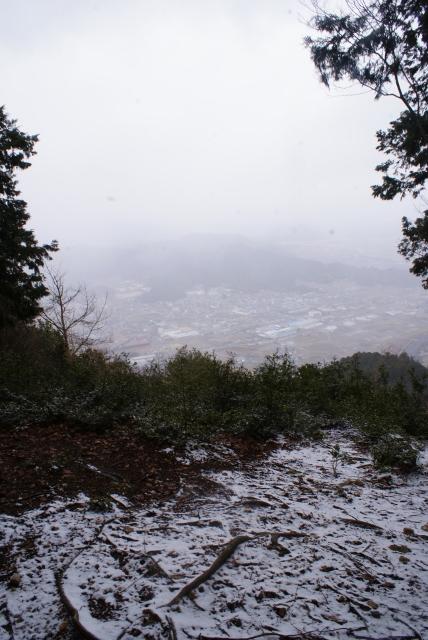 本日は残念ながら雪ですが、向山連山には展望所がいくつかあり、里山の風景が楽しめます。